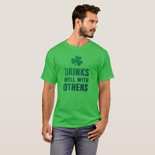 T-shirt Drinks Well With Others St. Patrick's Day Tee (Devant entier)