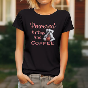 T-shirt Drôle Alimenté par les Chiens et le Café