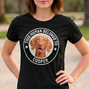 T-shirt Drôle Ce Humain Appartient Au Nom De Chien Photo D