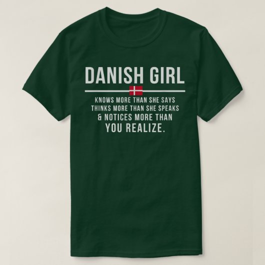 T-shirt Drôle Danoise Fille En Connaît Plus Qu'Elle Dit Da (Design devant)