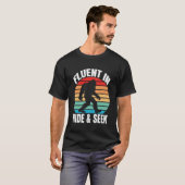 T-shirt drôle de Bigfoot fluent en cache-cache (Devant entier)