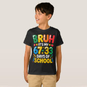 T-shirt Drôle de mec c'est mes 67 33 jours d'école maths s (Devant entier)