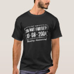 T-shirt drôle de rappel pour l'anniversaire de<br><div class="desc">T-shirt drôle de rappel pour l'anniversaire de mariage avec le tampon-date fait sur commande. Idée mignonne de cadeau de jour du mariage pour la fête d'anniversaire. Personnalisez ce présent pour le mari et l'épouse. Style vintage.</div>