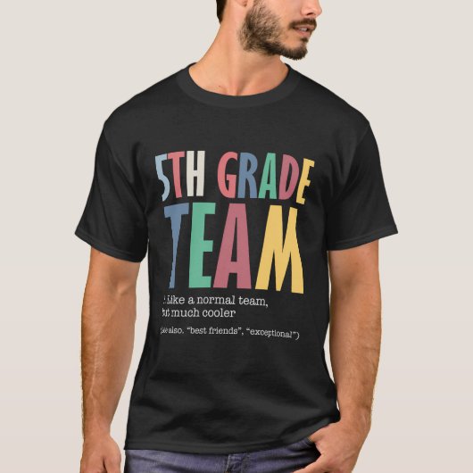 T-shirt drôle d'équipe de 5e comme normal mais plu (Devant)