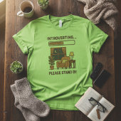 T-shirt drôle « Introverting Please Stand By »