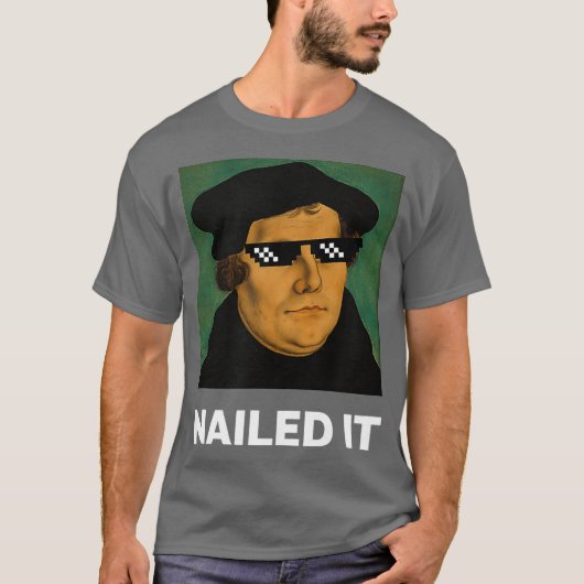 T-shirt Drôle Martin Luther a cloué ses lunettes de soleil (Devant)