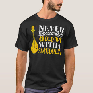 T-shirt Drôle Ne sous-estimez jamais un vieil homme avec u