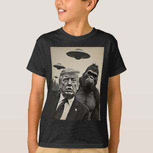 T-shirt Drôle selfie de Trump Bigfoot avec des ovnis étran
