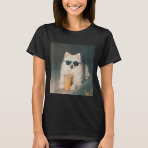 T-shirt du Poméranien buvant du café glacé Chien d