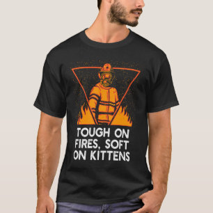 T-shirt Dur avec les incendies sur les chatons Pompiers Ch