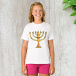 T-shirt Église Menorah<br><div class="desc">Une menorah d'église en or avec beaucoup de bougies. Ce design semble vraiment efficace sur ce T-shirt Girls</div>