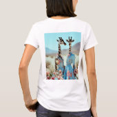 T-shirt "Elégance du désert : Giraffes en Couture" (Dos)