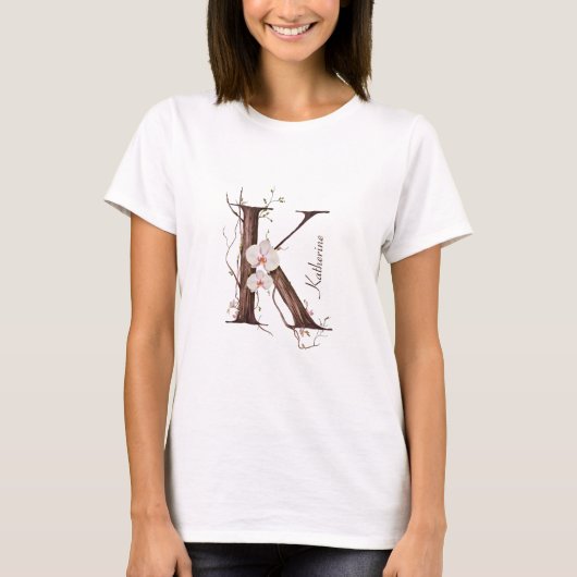 T-shirt Élégant Monogramme "K" avec Pastel Orchidées & Vin (Devant)