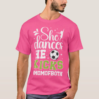 T-shirt Elle Danse Il Tire Maman De La Danse Et Du Footbal