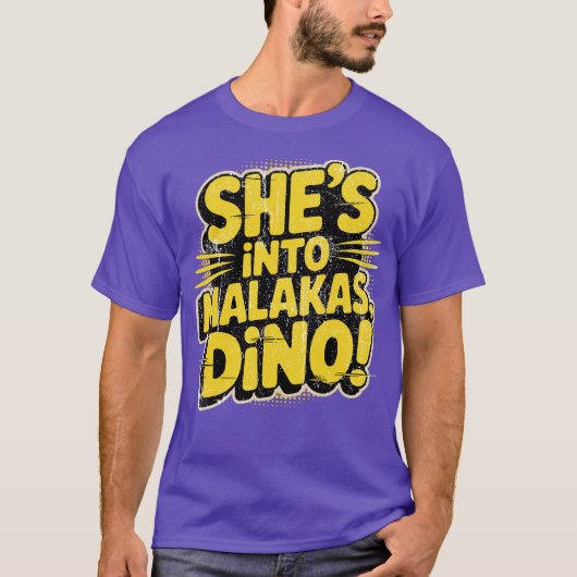 T-shirt Elle est à Malakas, Dino ! (Devant)