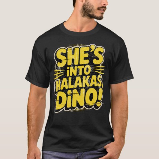 T-shirt Elle est à Malakas, Dino ! (Devant)