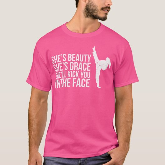 T-shirt Elle Est Beauté Elle Est Grace Elle Va Te Te Tuer  (Devant)