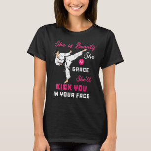 T-shirt Elle Est Beauté Elle Est Grâce Elle Va Te Te Tuer