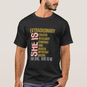 T-shirt Elle est extraordinaire créative intelligente conf