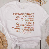 T-shirt "Elle est moi" Typographie de l'affirmation de Moc