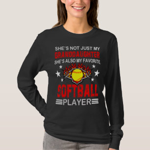 T-shirt Elle n'est pas seulement ma petite-fille Ma softba