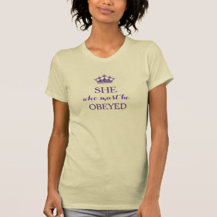 T-shirt Elle qui doit être chemise obéie de couronne de 
