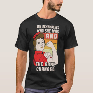 T-shirt Elle Se Souvient De Qui Elle Était Et Le Jeu A Cha