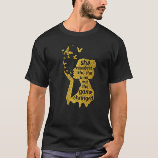T-shirt Elle S'Est Souvenue De Qui Elle Était Et Le Jeu A 