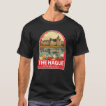 T-shirt Emblème de La Haye Pays-Bas Travel Art<br><div class="desc">La conception de voyage vecteur rétro de La Haye. La Haye est une ville sur la côte de la mer du Nord de la Pays-Bas occidentale.</div>
