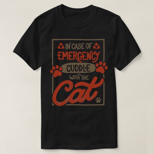 T-shirt En Coque De Cuddle D'Urgence Avec Le Chat par Tobe (Design devant)