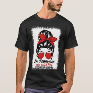 T-shirt En Février Nous Portons Red Messy Bun Maladie Coeu