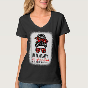 T-shirt En Février Nous Portons Red Messy Bun Maladie Coeu