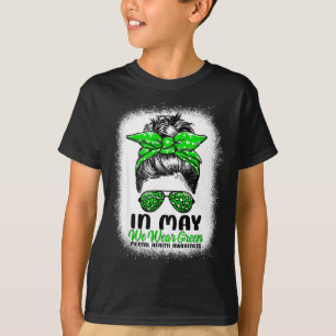 T-shirt En mai, nous portons un chignon vert désordonné -