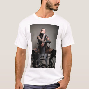 T-shirt En regardant au loin.