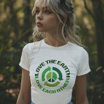 T-shirt En Tri-matière Aimer la Terre militante De l'environnement Femmes<br><div class="desc">Aimez la Terre Vous Aimez. Un grand recyclage cite le cadeau de t-shirt tricolore pour une militante de l'environnement qui croit que le réchauffement climatique est réel et veut aider à prévenir le changement climatique. Sauvez notre environnement et gardez notre planète propre et pleine de paix avec cette citation verte....</div>