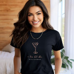 T-shirt En Tri-matière Anniversaire personnalisé Tini Bit<br><div class="desc">Célébrez en style avec ce t-shirt d'anniversaire personnalisé "Tini Bit Older" doté d'un verre à martini à la main tendance. Ajoutez le nom ou la personnaliser de la fille d’anniversaire avec le texte, les couleurs et les polices pour en faire la sienne unique. Avec un design chic et minimaliste, cette...</div>