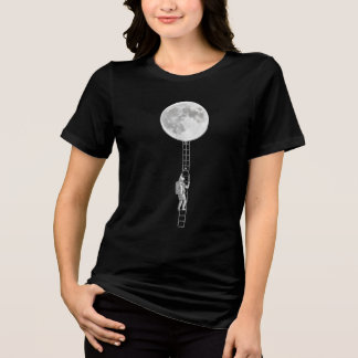 T-shirt En Tri-matière Astronaut Climbing the Moon – Surreal Space Art