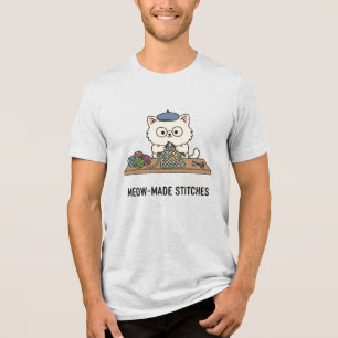 T-shirt En Tri-matière Chat de dessin animé au bonnet bleu tricotant de l