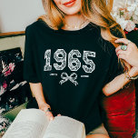 T-shirt En Tri-matière Custom 60th Birthday 1965 Lace Coquette Bow<br><div class="desc">Améliorez votre style avec ce tee-shirt 1965,  60e anniversaire en dentelle! Doté d'un design collégial vintage et d'un arc en dentelle délicat,  ce tee-shirt de naissance est parfait pour les anniversaires,  anniversaires et fêtes marquantes. Il fait un cadeau d'anniversaire parfait pour les femmes.</div>