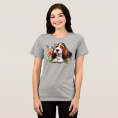 T-shirt En Tri-matière Cute Basset Hound Chiot assis avec des fleurs (Recto plein)