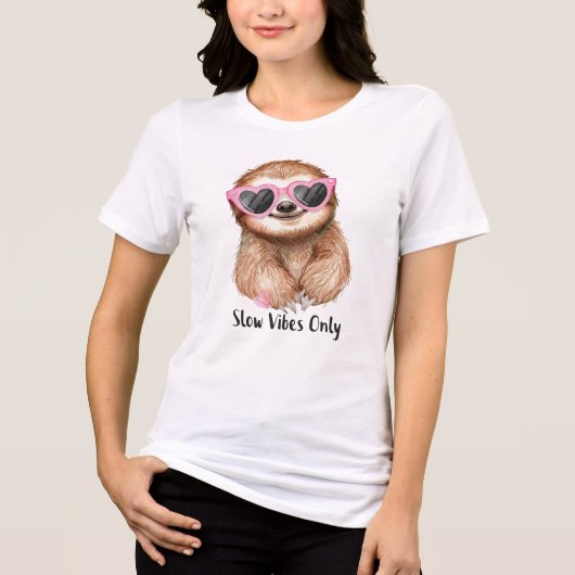 T-shirt En Tri-matière Cute Sloth “Slow Vibes Only” T-Shirt  (Recto)