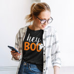 T-shirt En Tri-matière Hey Boo Orange Black Funny Halloween Fantôme Femme<br><div class="desc">Moderne et mignon "Hey Boo" Halloween design tee - shirt graphique avec texte en orange et blanc avec un petit accent fantôme. Disponible en plusieurs styles et tailles pour toute la famille.</div>
