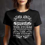 T-shirt En Tri-matière Ils Lui Faisaient Un Whisbing : Je Suis La Tempête<br><div class="desc">Ils Lui Faisirent Un Whisky,  Vous Ne Pouvez Pas Résister À La Tempête...  Elle a chuchoté en arrière Je suis la tempête. Beau cadeau de citation motivationnelle pour elle. Parfait pour la femme qui respire la force et une attitude guerrière.</div>