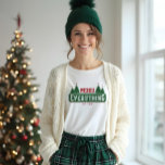 T-shirt En Tri-matière Joyeux tout | Arbre de Noël Graphique vintage<br><div class="desc">Célébrez la saison des fêtes magiques et festives avec nos vêtements de Noël. Le design présente notre tee graphique à motifs rustiques et vintages dessiné à la main avec des arbres de Noël à feuillage persistant et "Joyeux tout" conçu dans une typographie rustique de style vintage en rouge et vert....</div>