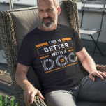 T-shirt En Tri-matière La vie est meilleure avec un chien moderne gris et<br><div class="desc">Design de typographie moderne blanc et orange - la vie est meilleure avec un chien - design mignon pour les amoureux de les chiens.</div>