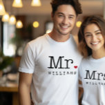 T-shirt En Tri-matière M. Vintage Black Mariage personnalisé Monogramme<br><div class="desc">Chemise de famille personnalisée pour M. ou Futur M. Caractéristiques Texte vintage style machine à écrire en noir avec un accent de coeur rouge. Visitez notre magasin pour la chemise Mme correspondante - ils font un cadeau mariage unique,  parfait pour porter en lune de miel!</div>