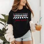 T-shirt En Tri-matière Merry Quackers Christmas Duck Funny Festive<br><div class="desc">Merry Quackers Christmas Duck Funny Festive Holiday Tri-Blend Shirt présente un canard festif traversant la route en portant des bois de cerf, des chapeaux de Père Noël et des foulards avec le texte "Merry Quackers" dans la typographie de script moderne. Parfait pour les cadeaux de Noël, fêtes de Noël et...</div>