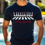 T-shirt En Tri-matière Merry Quackers Christmas Duck Funny Festive<br><div class="desc">Merry Quackers Christmas Duck Funny Festive Holiday Tri-Blend Shirt présente un canard festif traversant la route en portant des bois de cerf, des chapeaux de Père Noël et des foulards avec le texte "Merry Quackers" dans la typographie de script moderne. Parfait pour les cadeaux de Noël, fêtes de Noël et...</div>