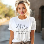 T-shirt En Tri-matière Mme Black Modern Script Personnalisé Mariage Nouve<br><div class="desc">Scénario de calligraphie noire chic et moderne "Mme", tee - shirt mariage de femme, présente un texte personnalisé qui peut être personnalisé avec le nouveau nom de famille de la mariée et la date/la date mariage établie. Parfait pour les nouveaux mariés à porter pendant la lune de miel et au-delà!...</div>
