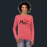 T-shirt En Tri-matière Mme T-Shirt - Jolie femme au coeur rouge<br><div class="desc">Montrez votre statut "Mme" avec style avec cet adorable t-shirt avec un script noir audacieux et deux coeurs rouges. Que vous soyez marié(e), marié(e) ou fièrement pris(e), ce tee ajoute du charme à toute tenue. Idéal pour l'usure décontractée, les voyages en lune de miel, les douches nuptiales, ou comme un...</div>